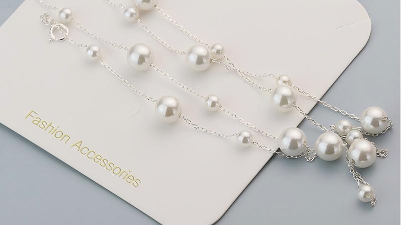 Summer’s Best Accessory: Style Pearls with Linen, Straw, and Cove-Ready Outfits