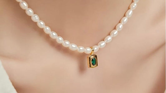 Everyday Pearls: How to Incorporate Pearl Jewelry into Wardrobe Staples