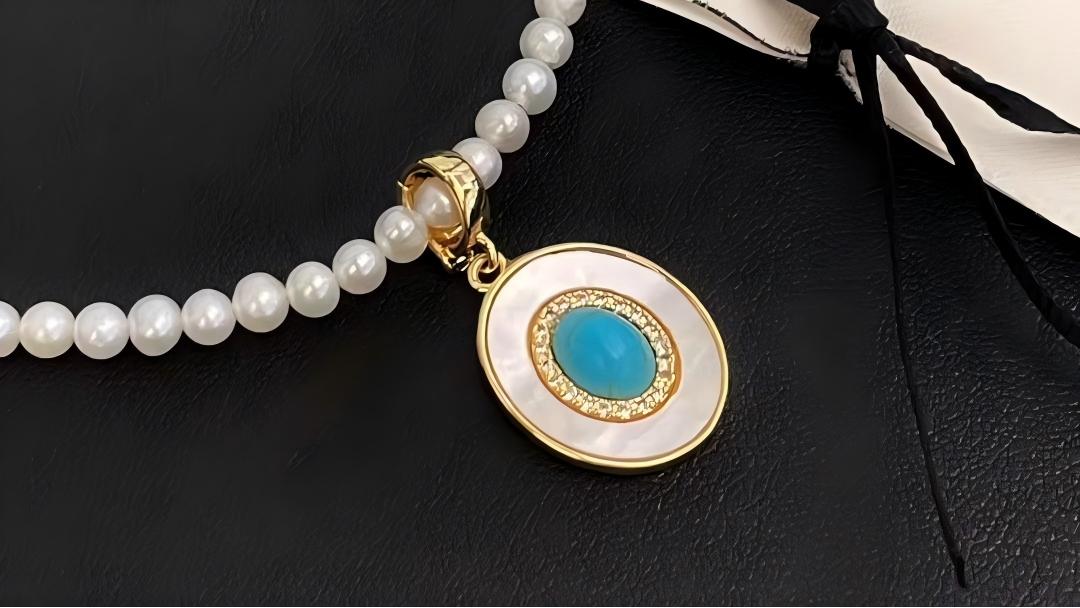 Refresh Your Layers: How to Stack Pearls with Chains for a Modern Look