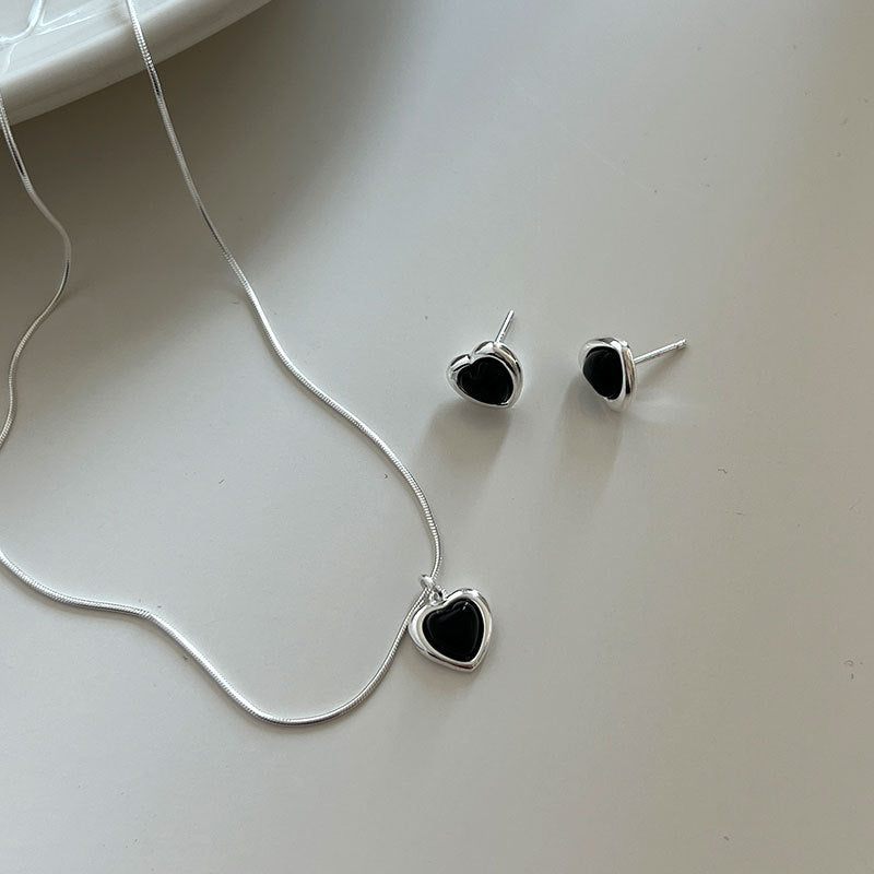 Koyace Black Agate Heart-shaped Pendant Necklace