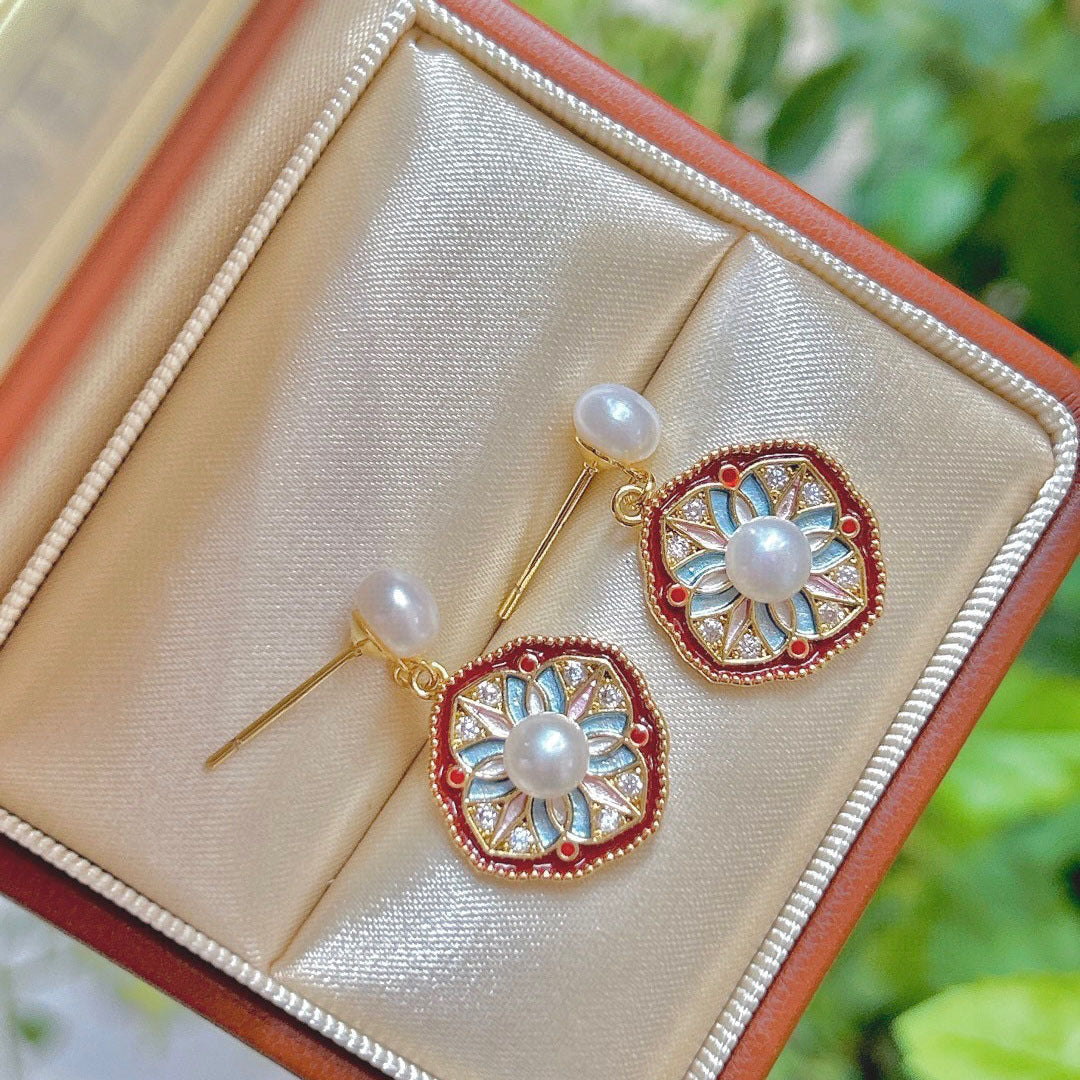 Koyace Flat Four-leaf Clover Pearl Stud Earrings