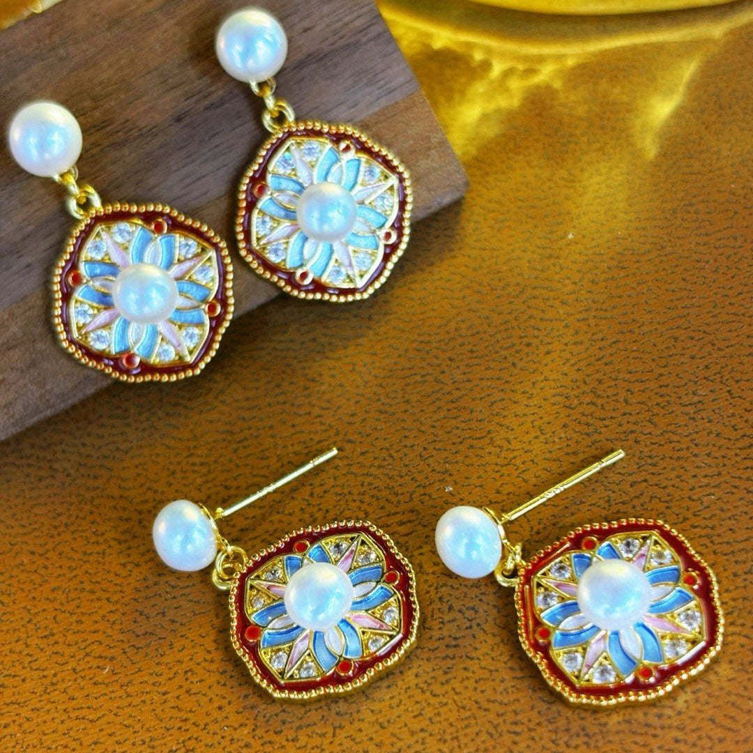 Koyace Flat Four-leaf Clover Pearl Stud Earrings