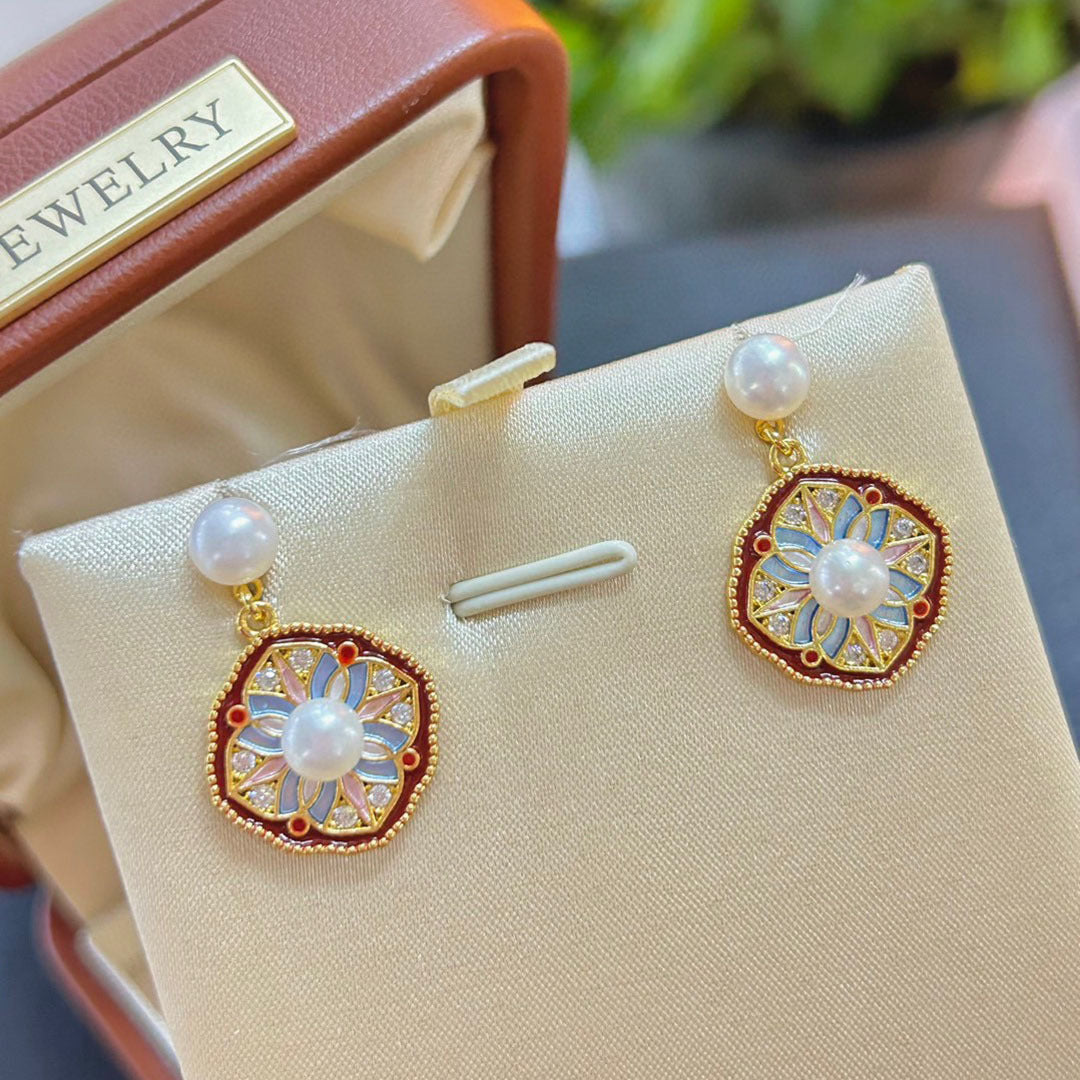 Koyace Flat Four-leaf Clover Pearl Stud Earrings