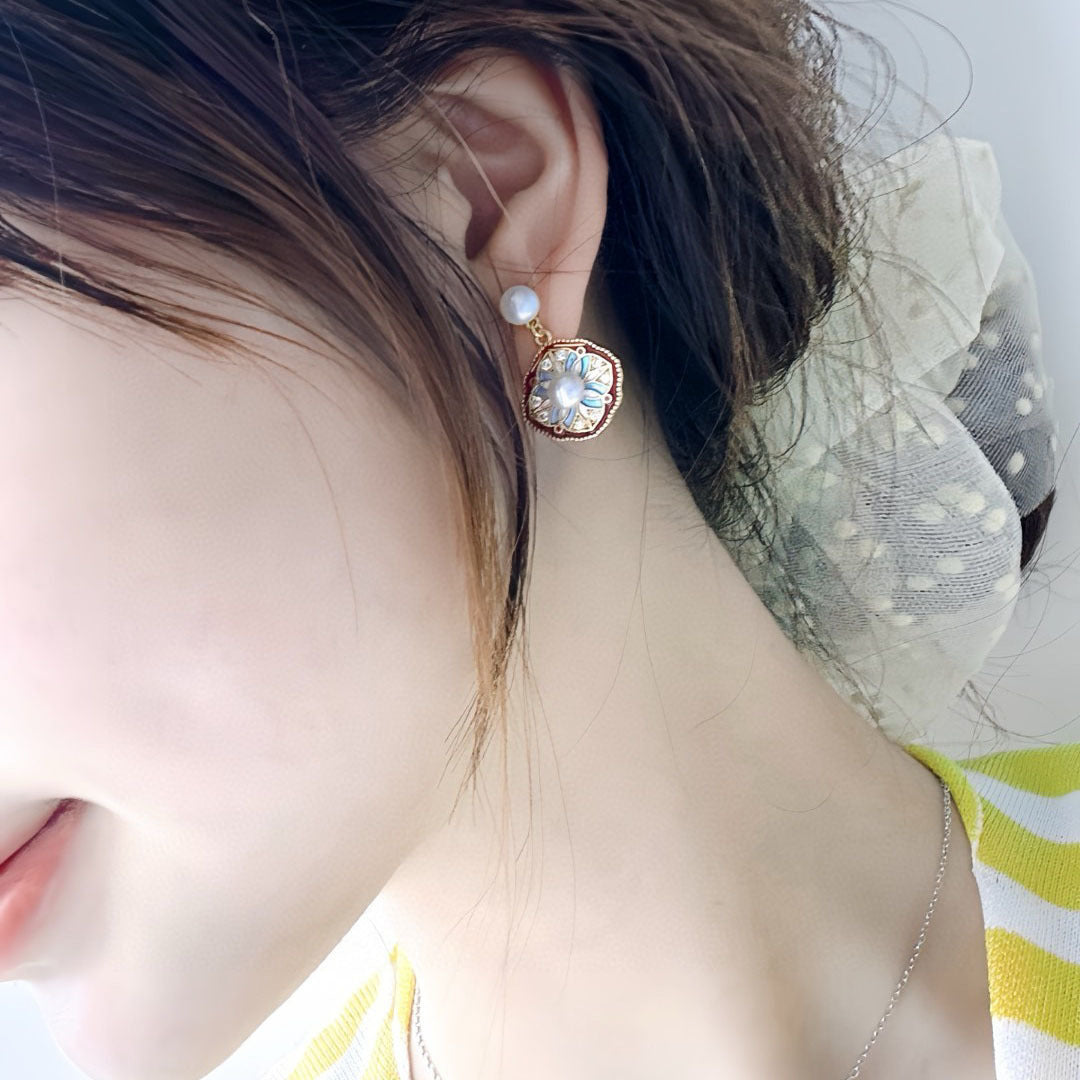 Koyace Flat Four-leaf Clover Pearl Stud Earrings