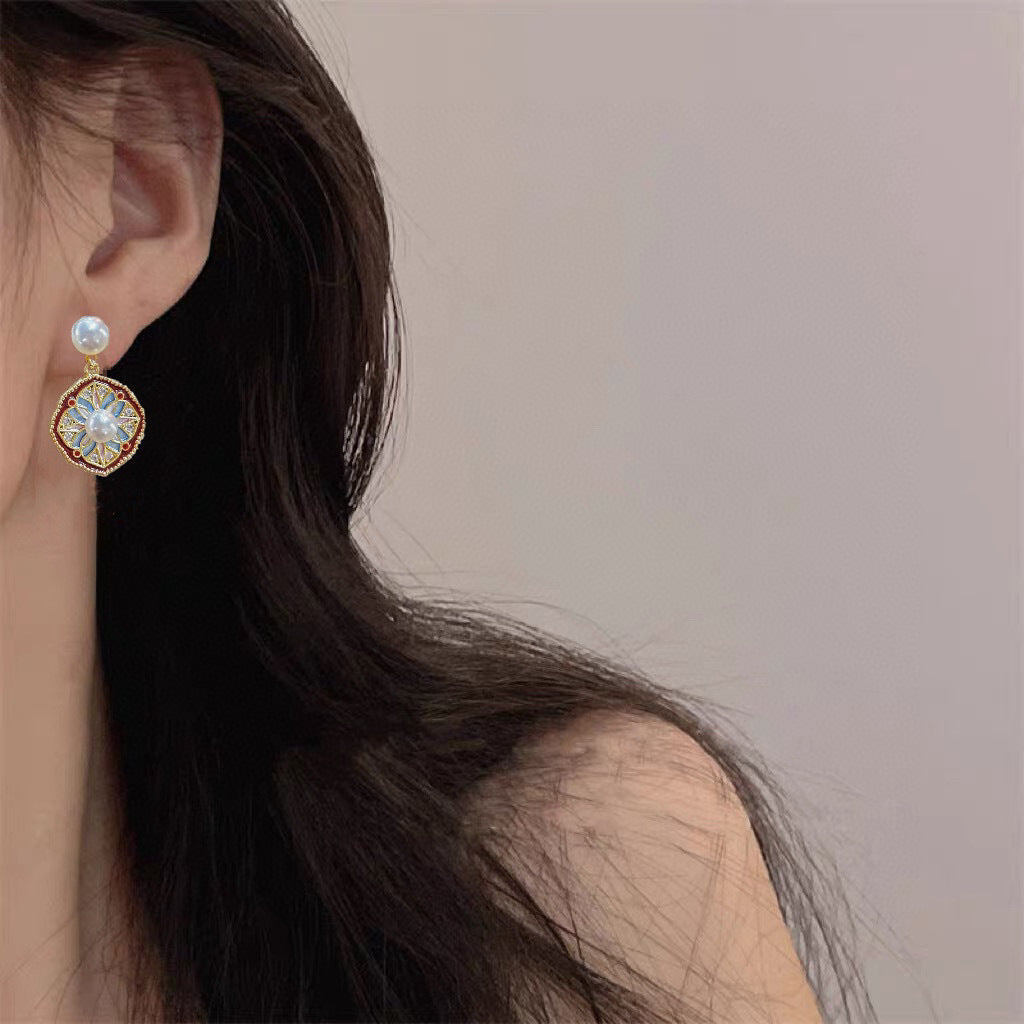 Koyace Flat Four-leaf Clover Pearl Stud Earrings
