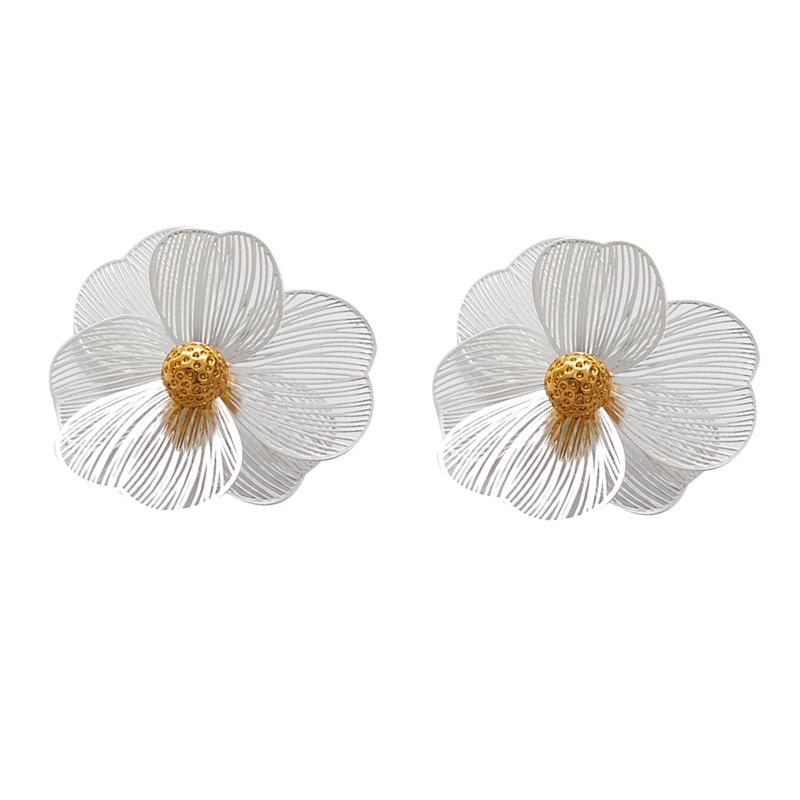 Koyace Flower-shaped Hollowed Leaves Earring Studs