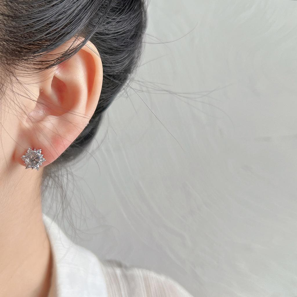 Koyace Hexagonal Snowflake Zircon Stud Warrings