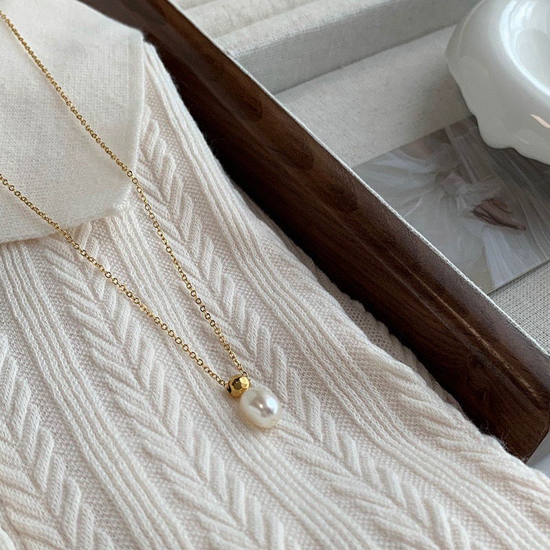 Koyace Oval Single Pearl Pendant Necklace