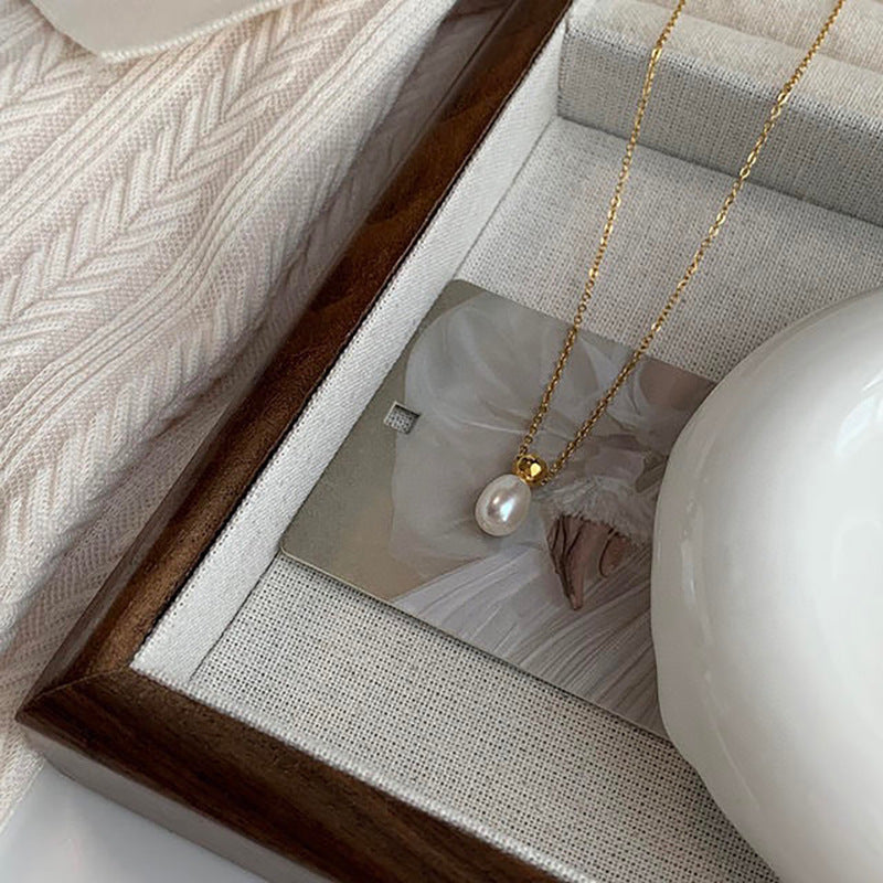 Koyace Oval Single Pearl Pendant Necklace