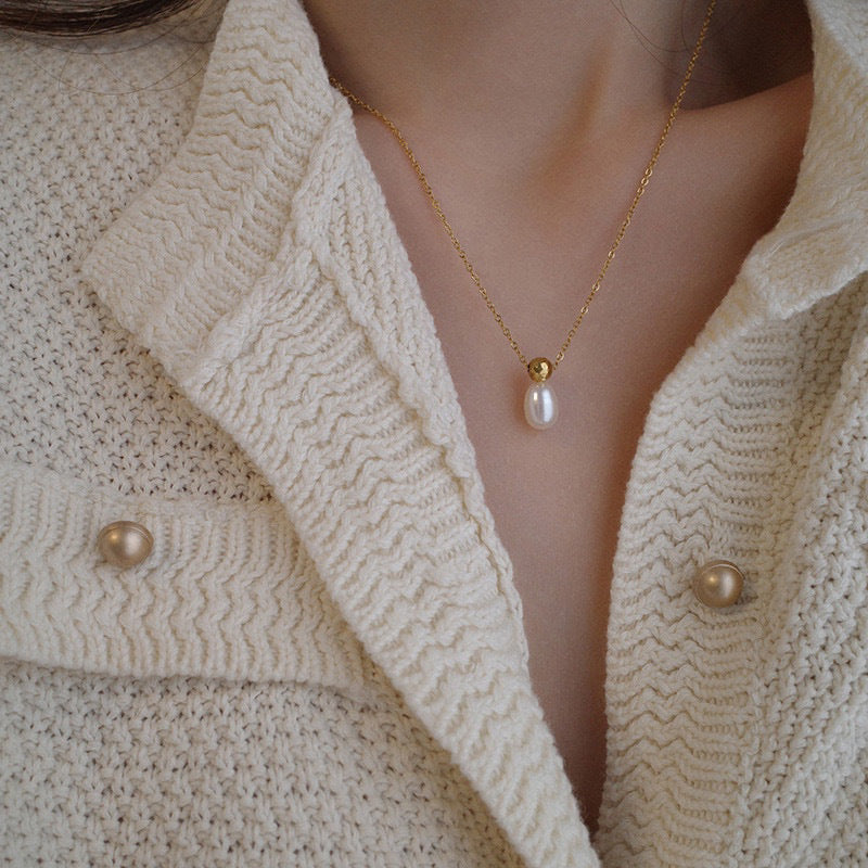 Koyace Oval Single Pearl Pendant Necklace