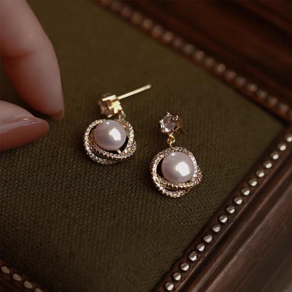 Koyace Spiral Garland Pearl Stud Earrings