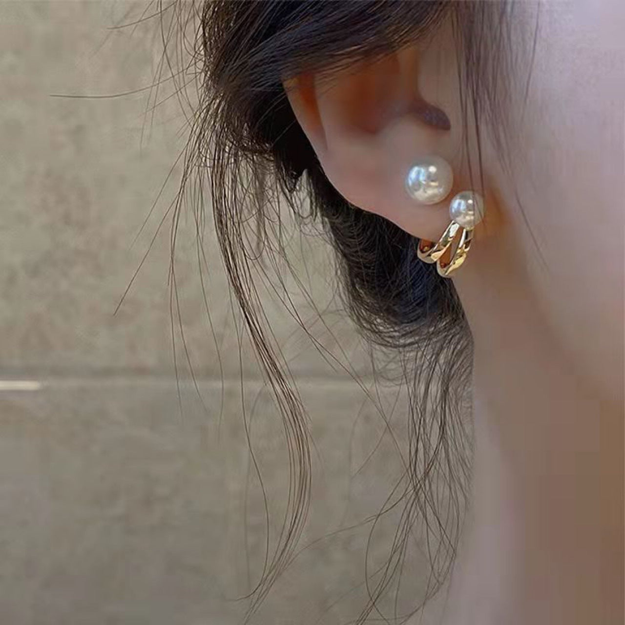 Koyace Two Pearl Metal Link Stud Earrings