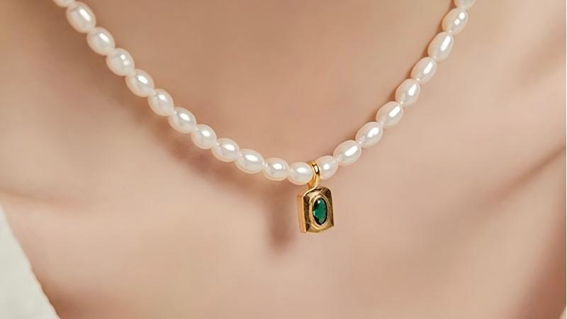 Everyday Pearls: How to Incorporate Pearl Jewelry into Wardrobe Staples