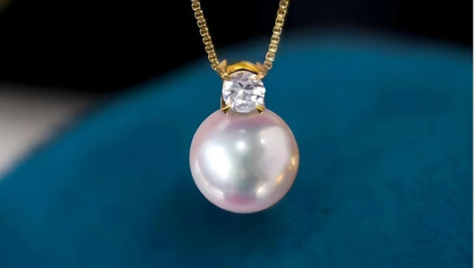 Layered Pearl Stacks: The ‘Neck Mess’ Trend That’s Redefining Luxury in Real Life