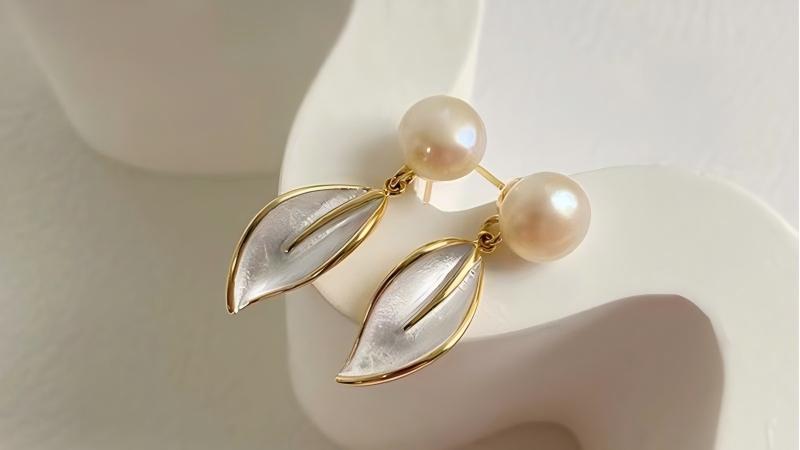 Layering Pearls Like a Pro: Tips from Stylists and Influencers
