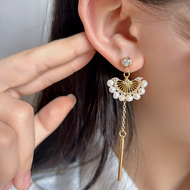 Koyace Fan-shaped Long Asymmetrical Pearl Earrings
