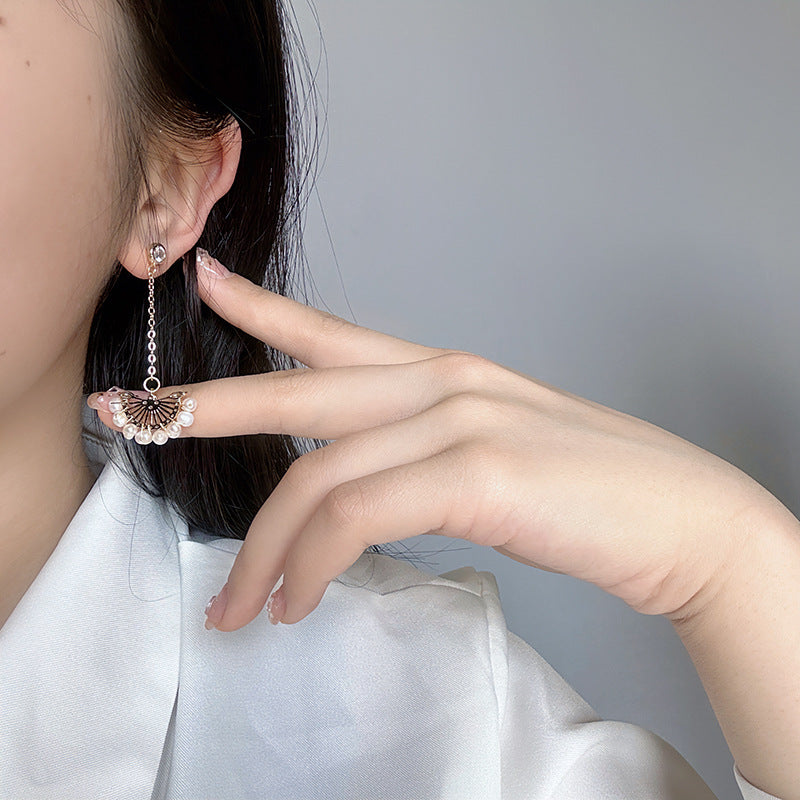 Koyace Fan-shaped Long Asymmetrical Pearl Earrings