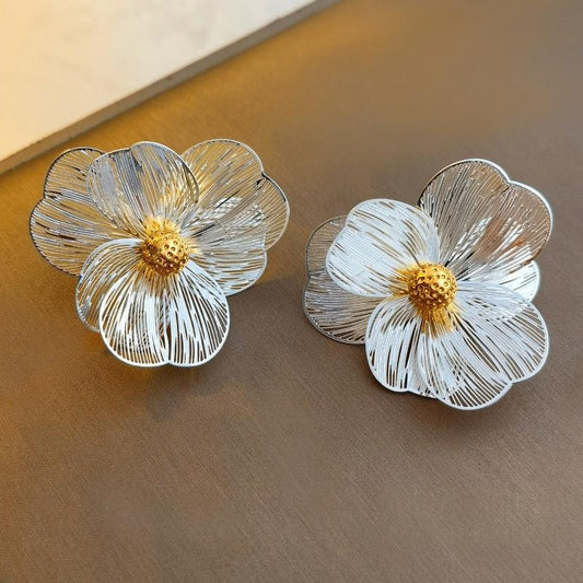 Koyace Flower-shaped Hollowed Leaves Earring Studs