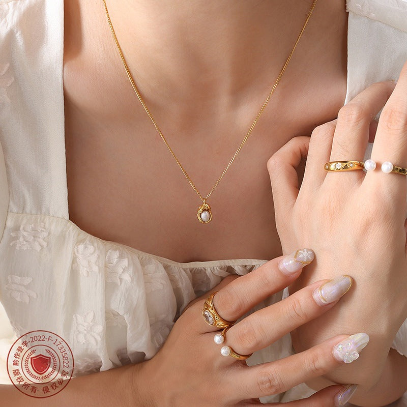 Koyace Oval Natural Freshwater Pearl Inlaid Necklace