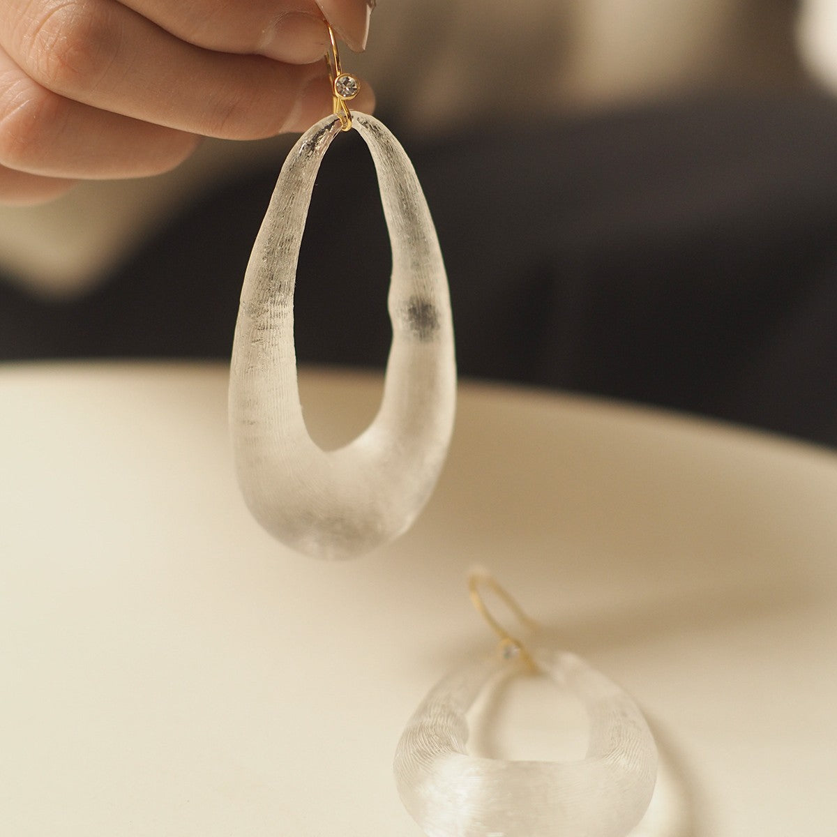 Koyace Resin Teardrop-shaped Hoop Vintage Earrings