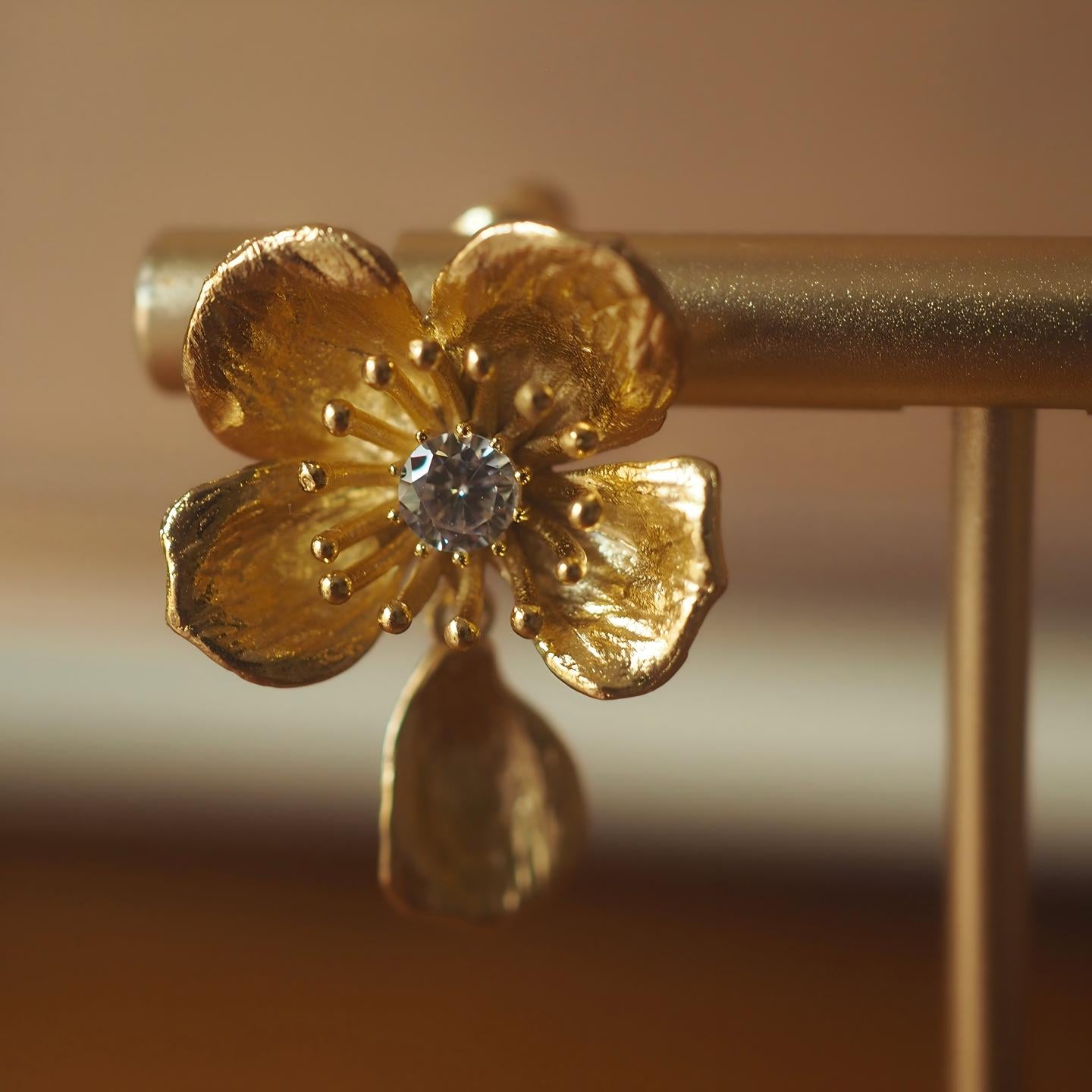 Koyace Retro Diamond-encrusted Cherry Blossoms Earring