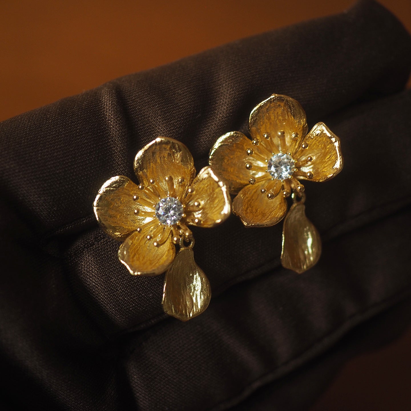 Koyace Retro Diamond-encrusted Cherry Blossoms Earring