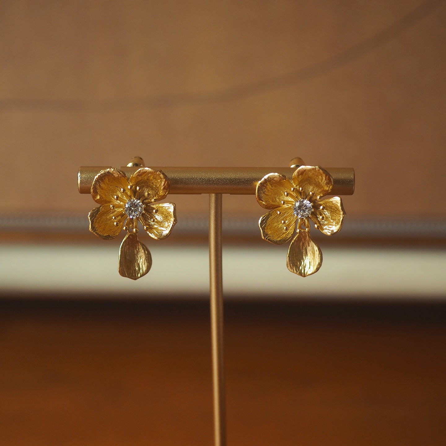 Koyace Retro Diamond-encrusted Cherry Blossoms Earring