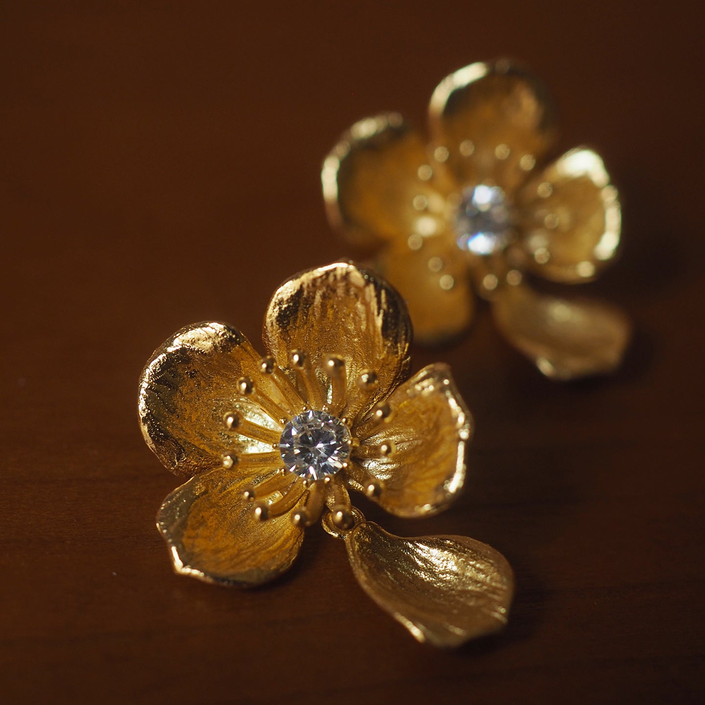 Koyace Retro Diamond-encrusted Cherry Blossoms Earring